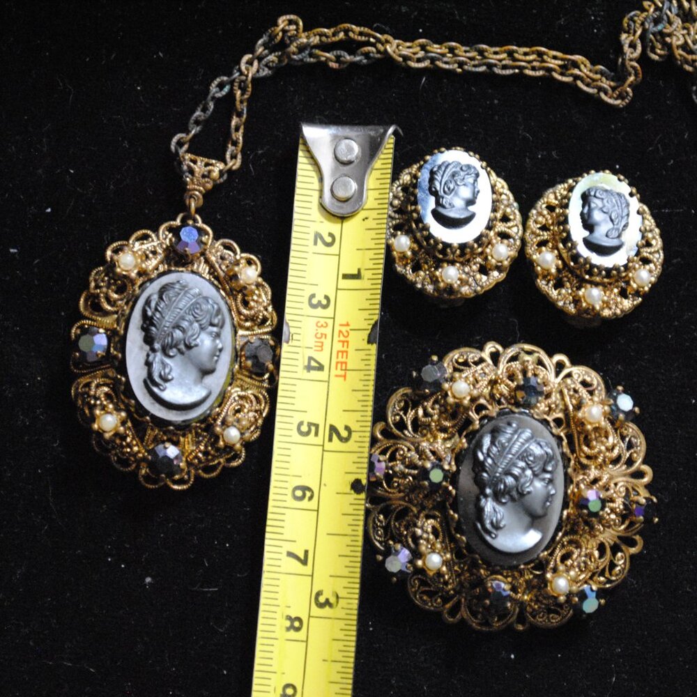 Vintage West Germany Black Glass Cameo Jewelry Set - Necklace, Brooch & Earrings - Picture 15 of 15